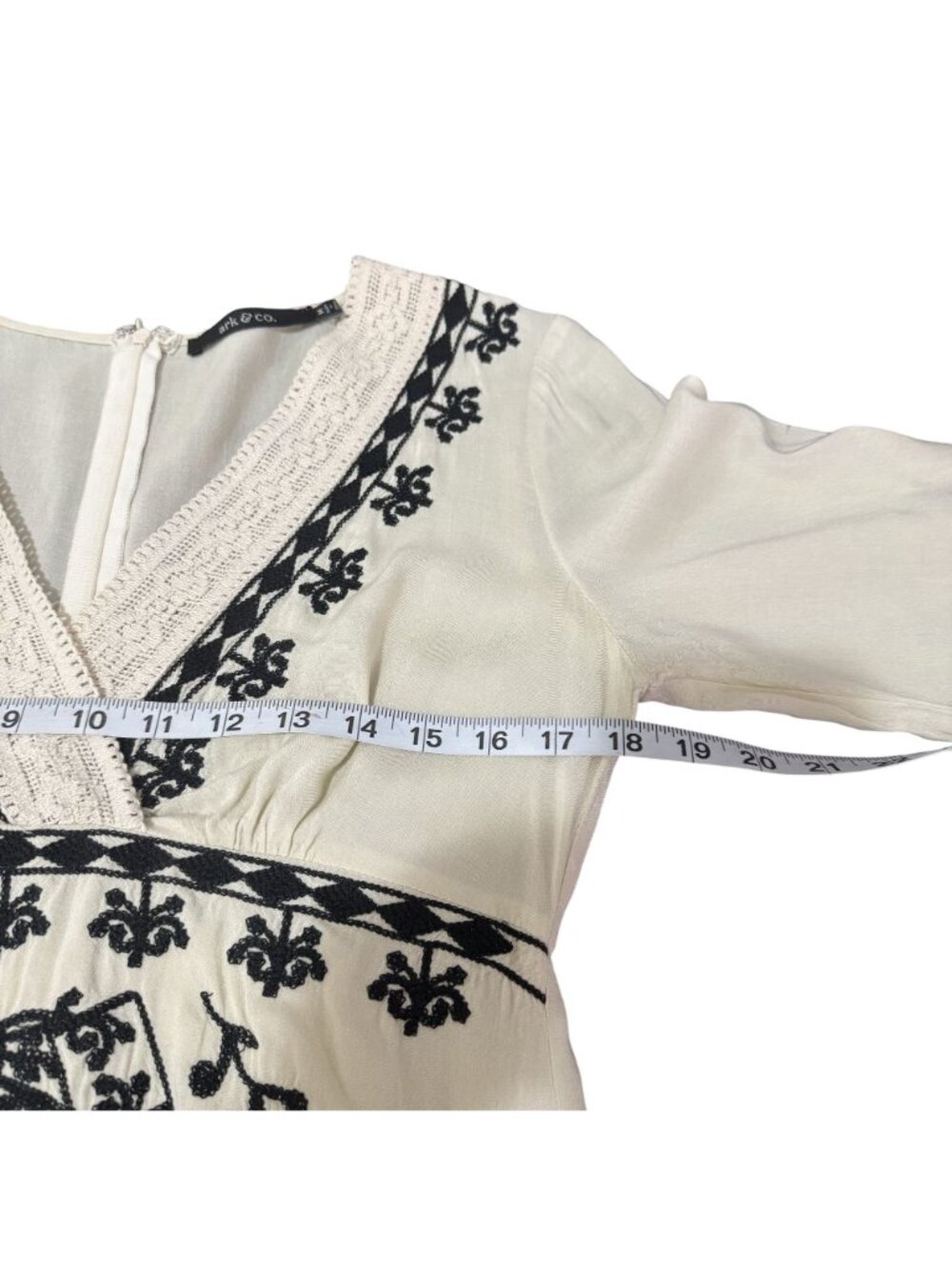 Ark & Co Embroidered Boho Mini Dress Cream Black Bell Sleeve Crochet Trim M - Picture 6 of 9